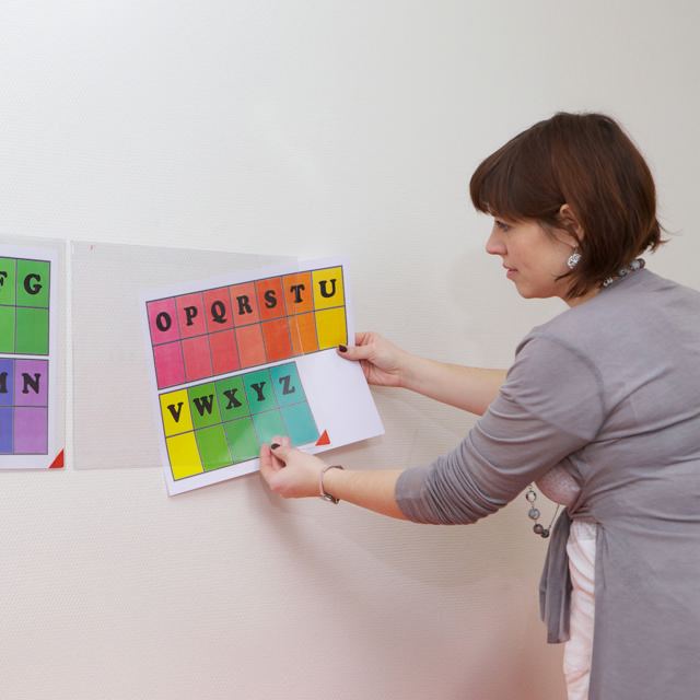 Kang Easy Clic zelfklevende presenteerhoes, herpositioneerbaar, A3, Rode hoek