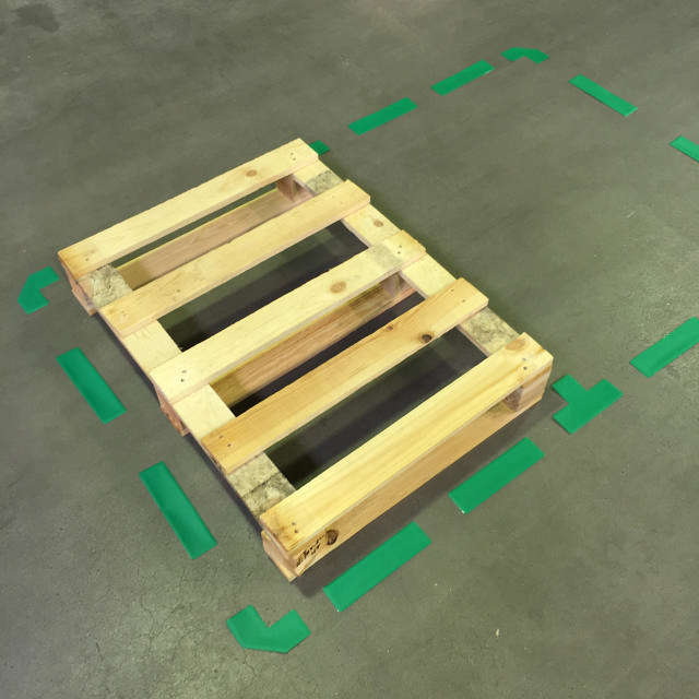 Zelfklevend vloermarkeringssymbool, Streep