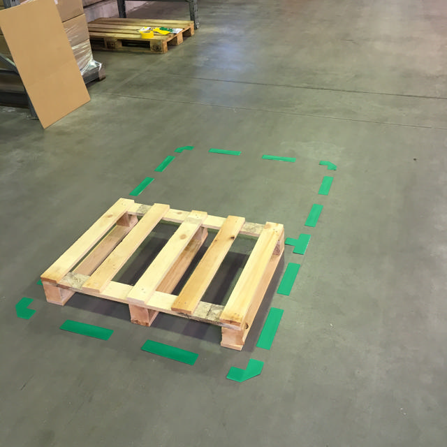 Zelfklevend vloermarkeringssymbool, Streep