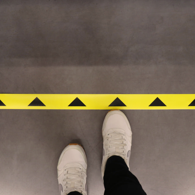 Zelfklevende vloermarkeringslijn, met pijlen, 50 x 1000 mm,