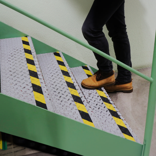 Zelfklevende antislip veiligheids tape, R13, 50 mm